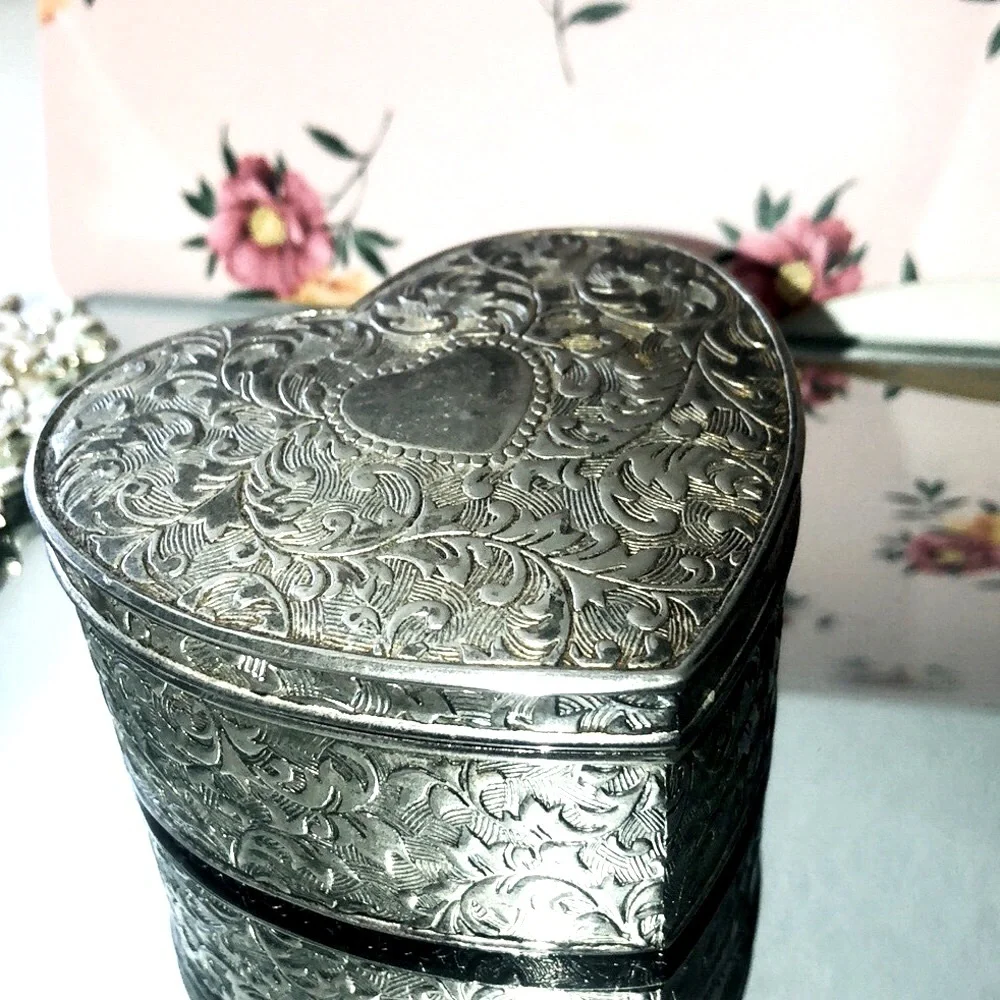 ❤️Vintage Silver Plated hinged Heart Trinket Box❤️